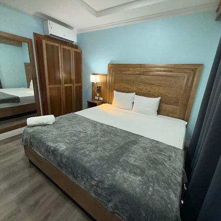 Piarco Airport Suites Hotel מראה חיצוני תמונה