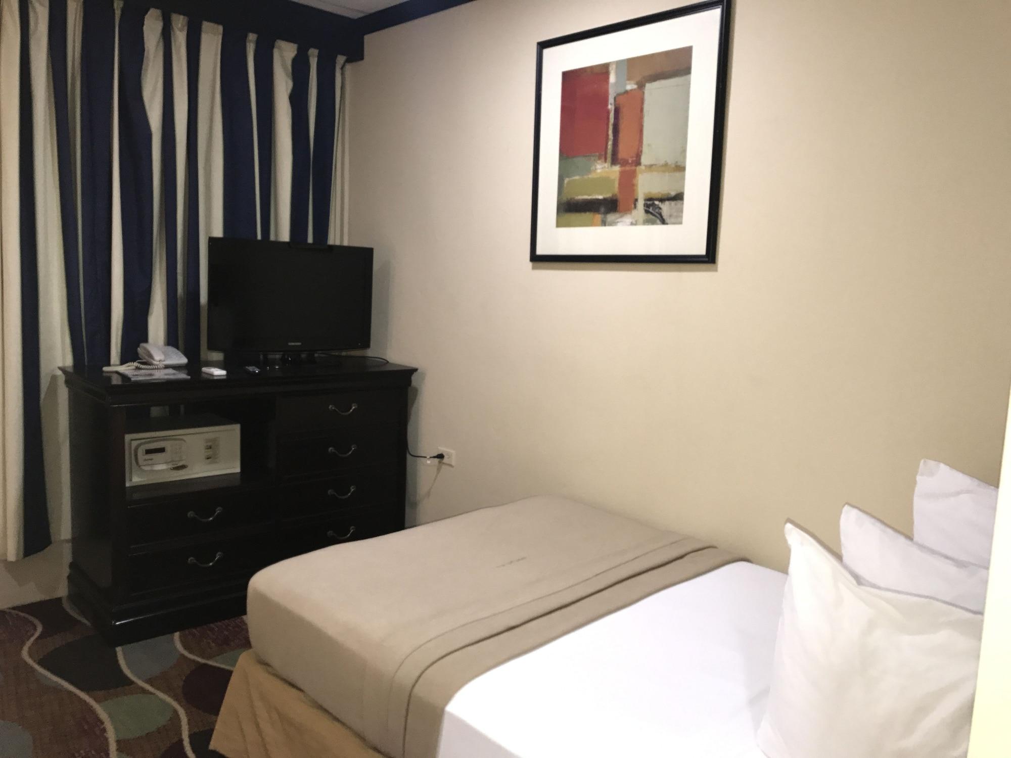 Piarco Airport Suites Hotel מראה חיצוני תמונה