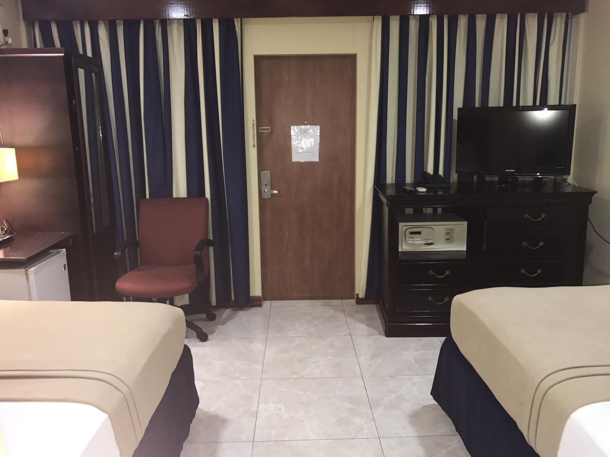 Piarco Airport Suites Hotel מראה חיצוני תמונה