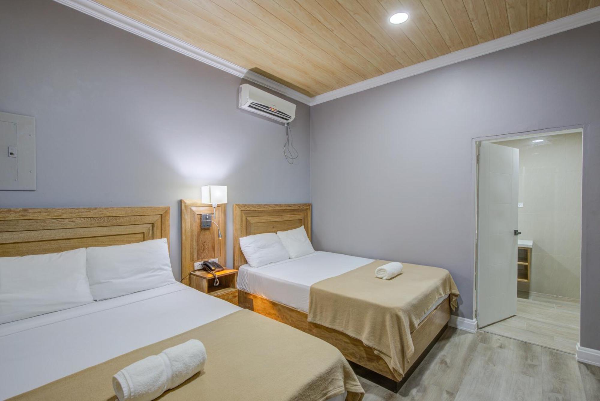 Piarco Airport Suites Hotel מראה חיצוני תמונה