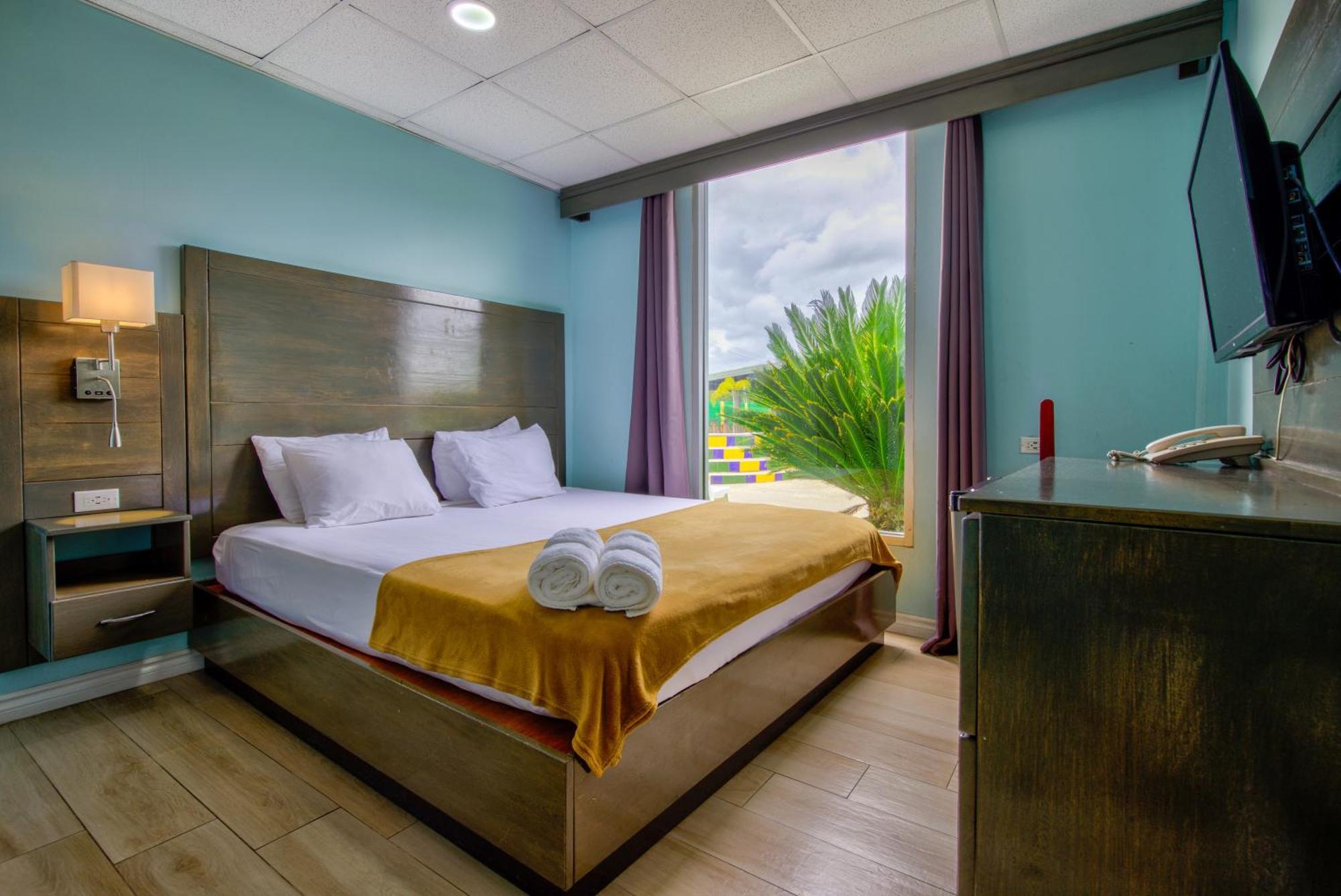 Piarco Airport Suites Hotel מראה חיצוני תמונה