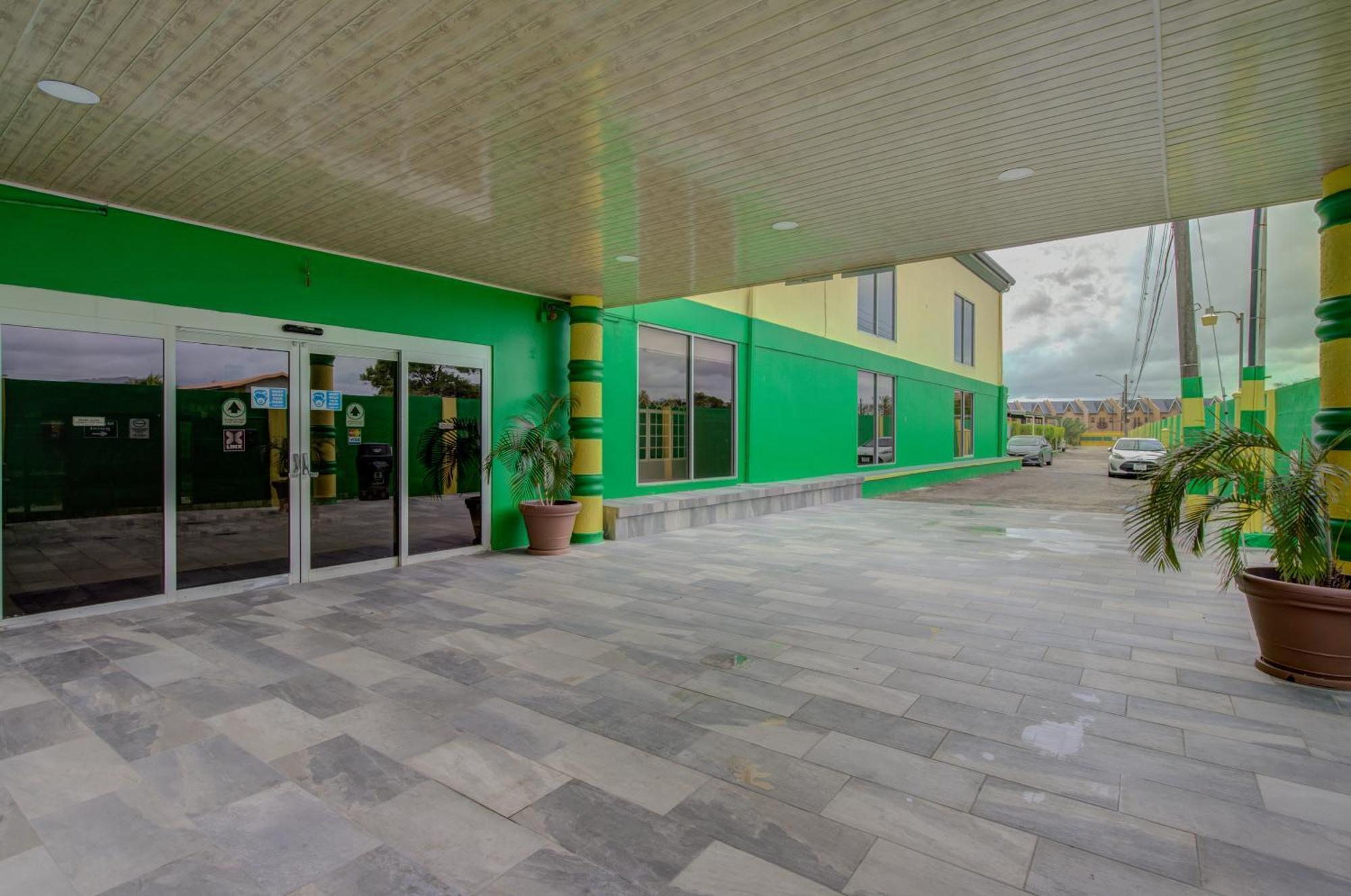 Piarco Airport Suites Hotel מראה חיצוני תמונה
