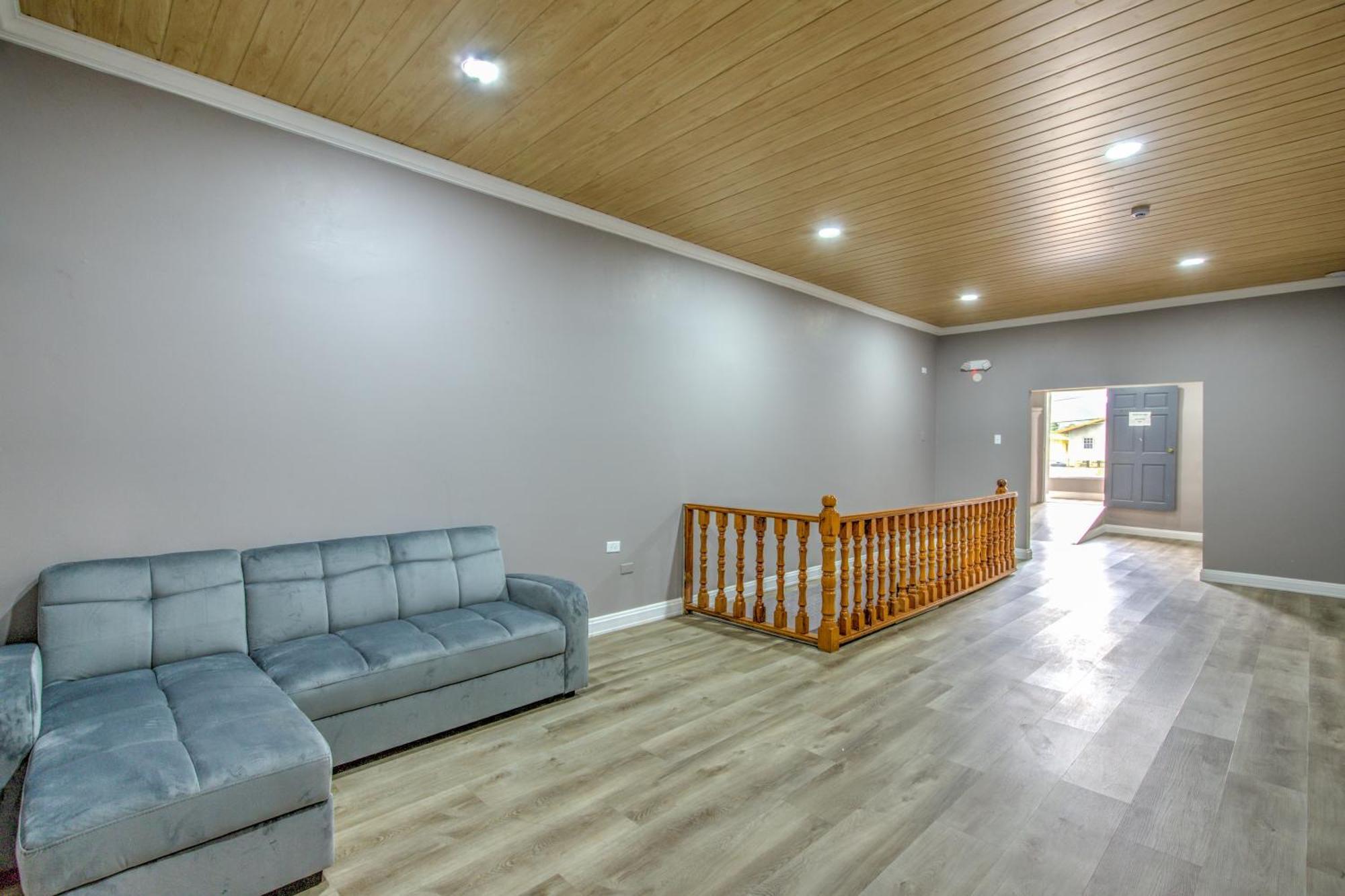 Piarco Airport Suites Hotel מראה חיצוני תמונה