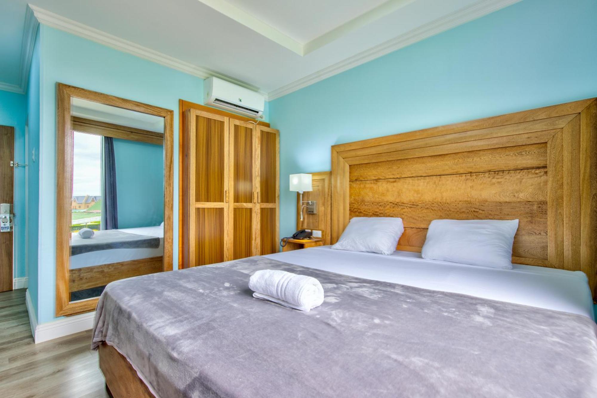 Piarco Airport Suites Hotel מראה חיצוני תמונה