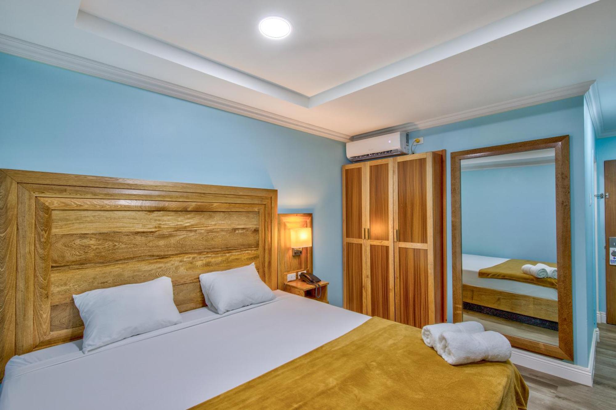 Piarco Airport Suites Hotel מראה חיצוני תמונה
