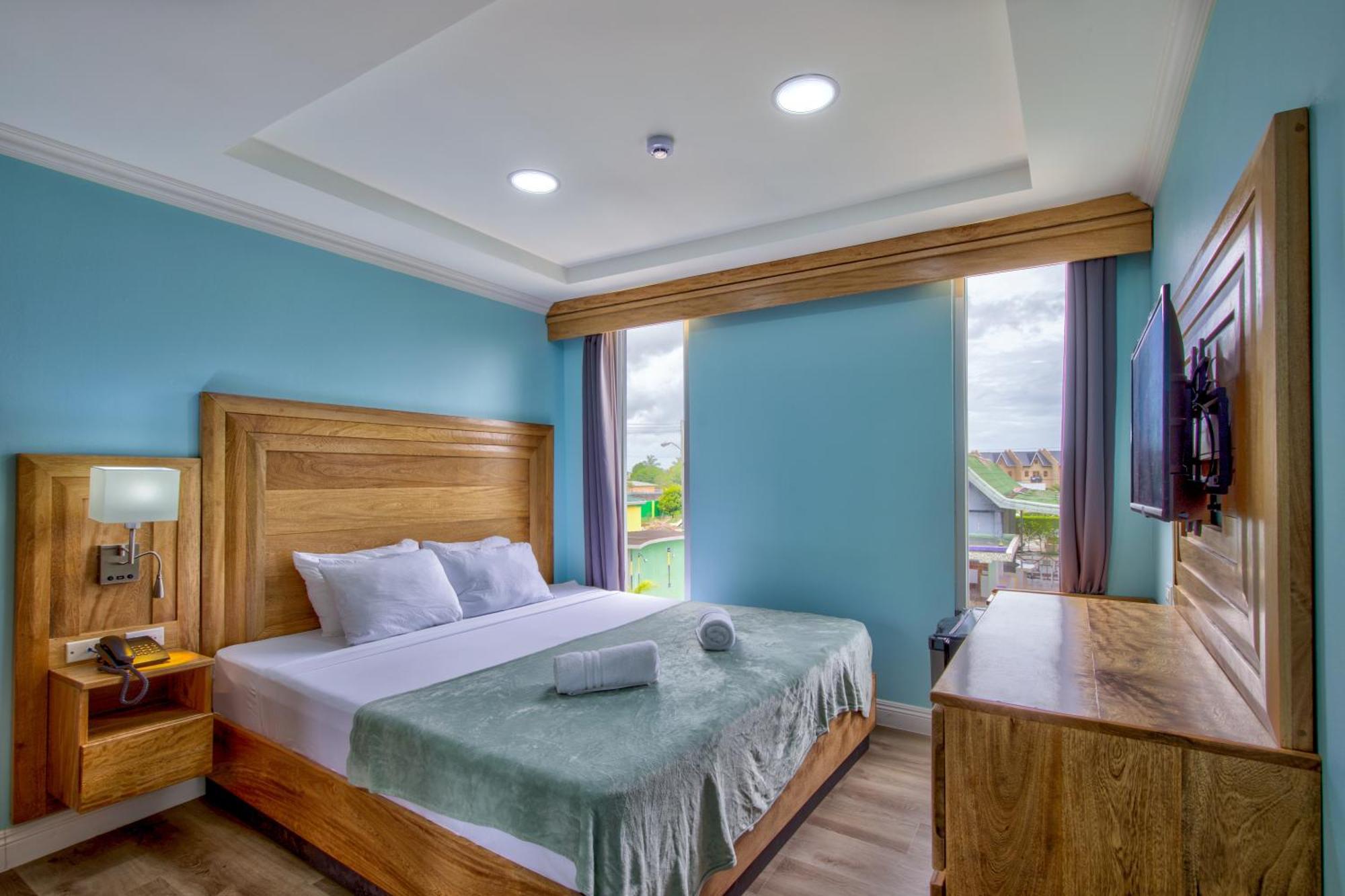 Piarco Airport Suites Hotel מראה חיצוני תמונה