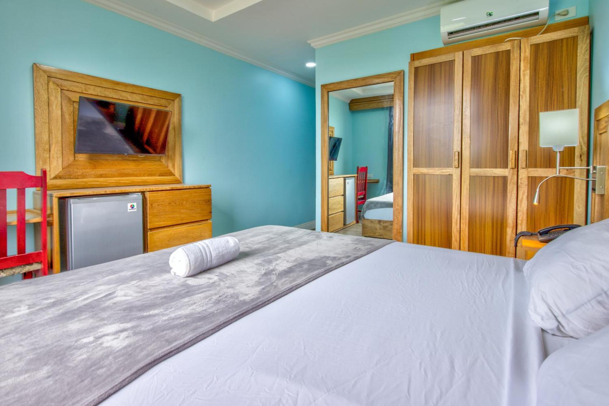 Piarco Airport Suites Hotel מראה חיצוני תמונה