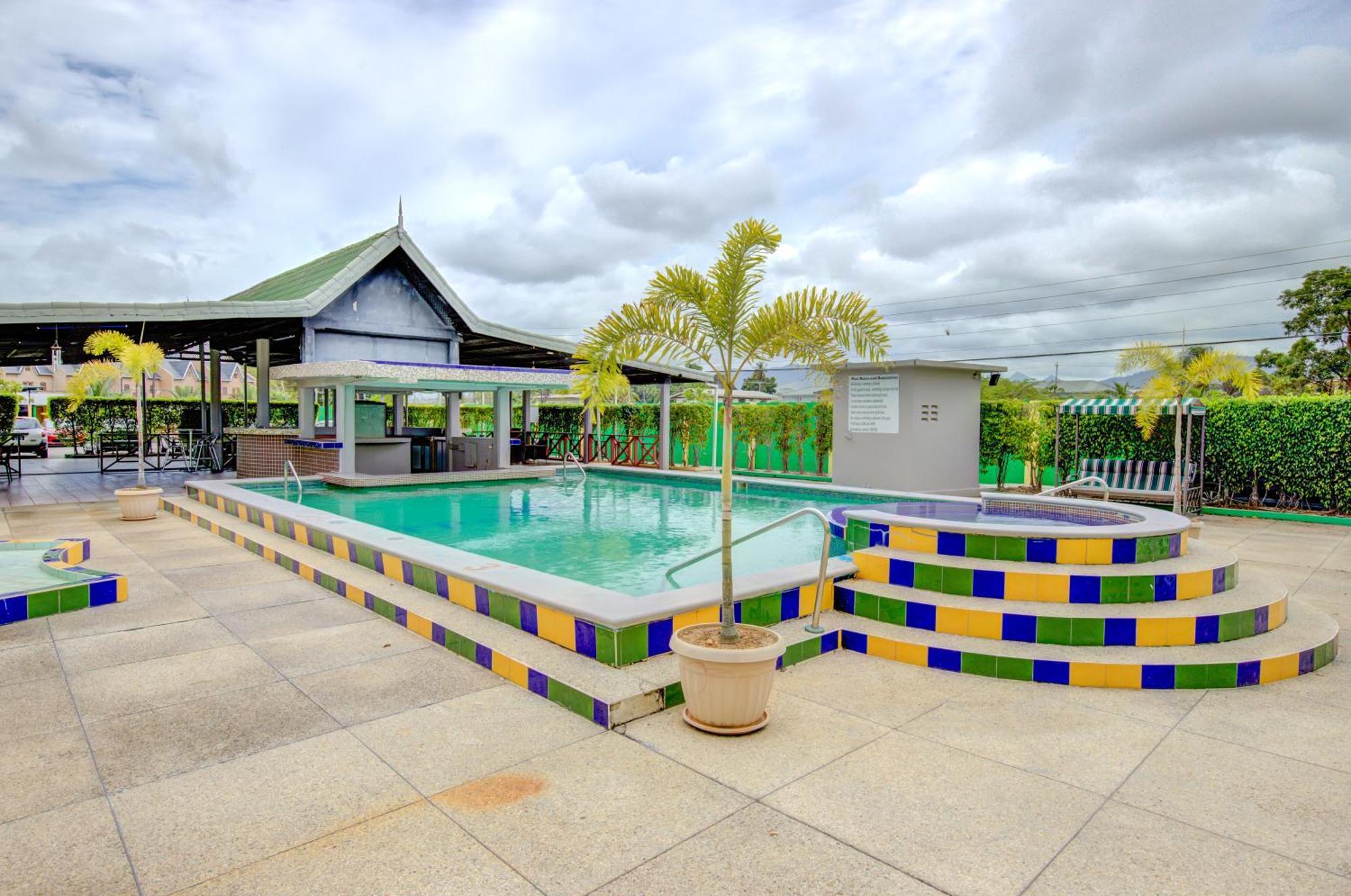 Piarco Airport Suites Hotel מראה חיצוני תמונה