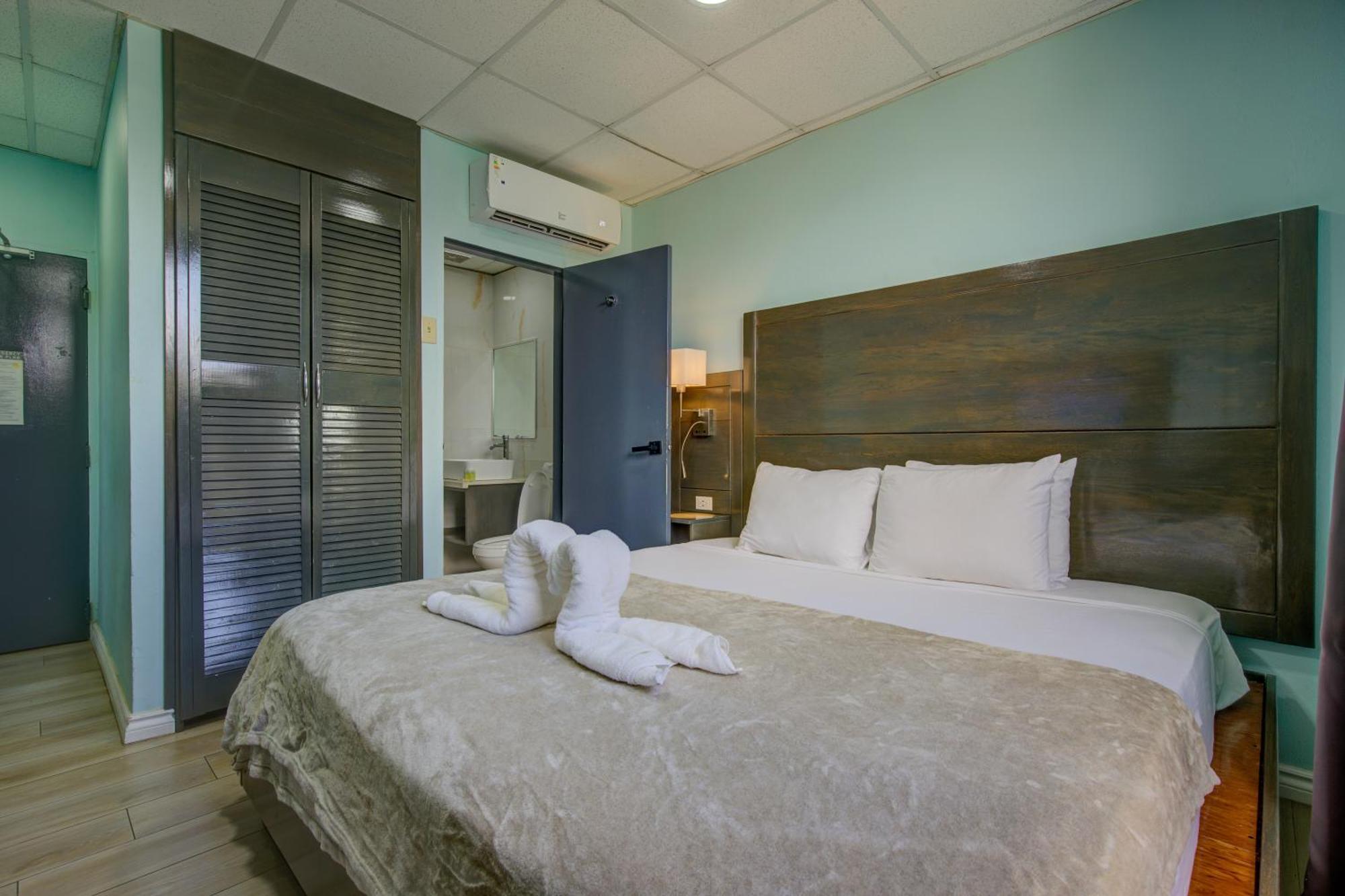 Piarco Airport Suites Hotel מראה חיצוני תמונה