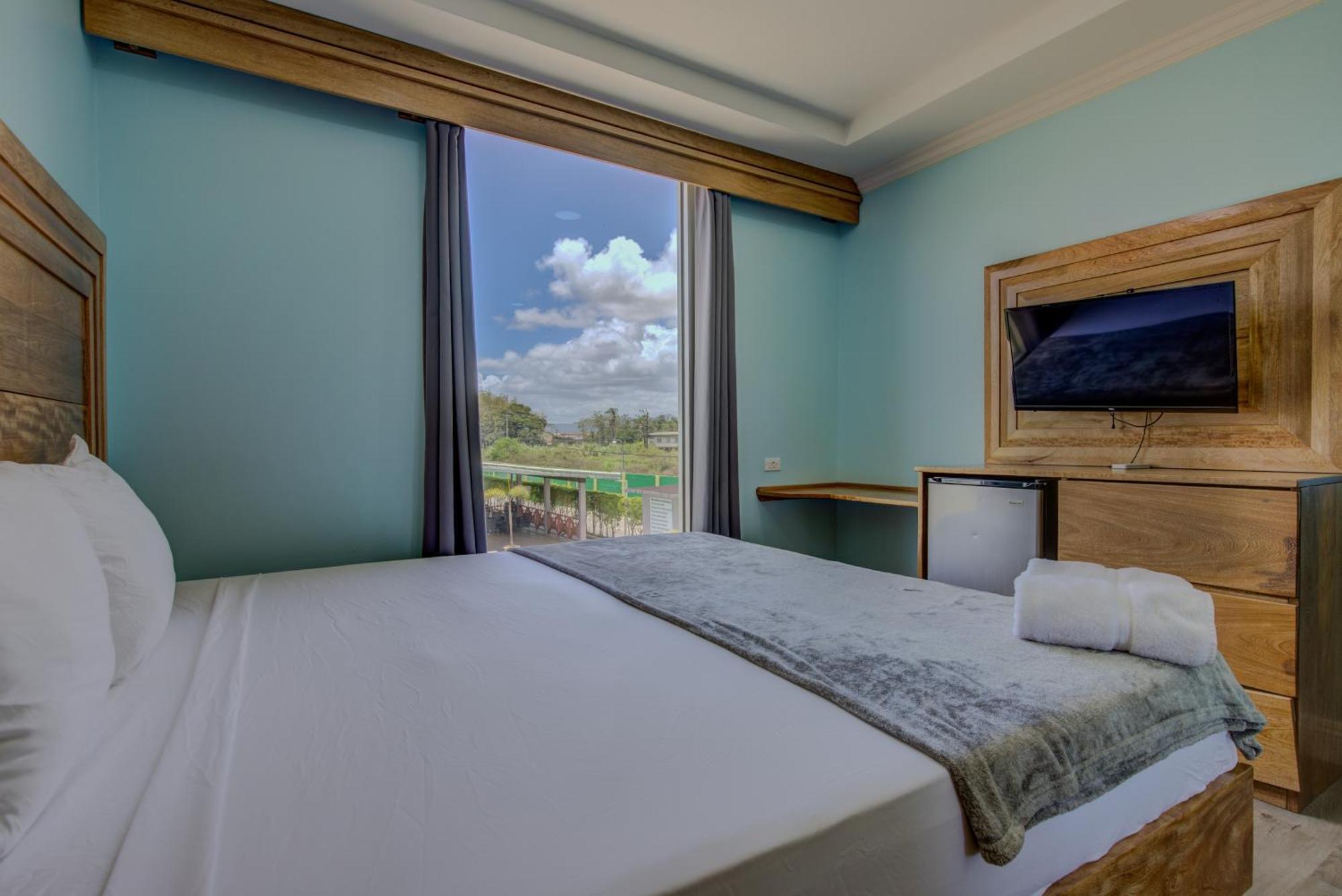 Piarco Airport Suites Hotel מראה חיצוני תמונה