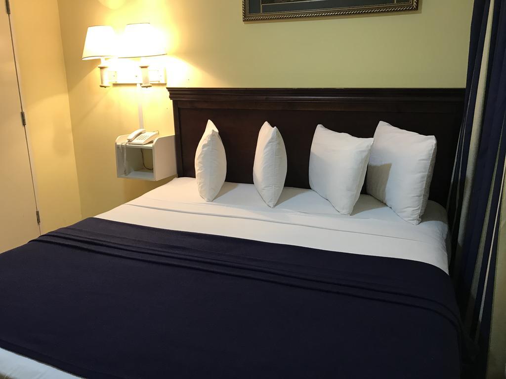 Piarco Airport Suites Hotel מראה חיצוני תמונה