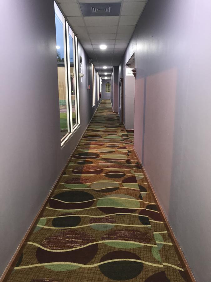 Piarco Airport Suites Hotel מראה חיצוני תמונה